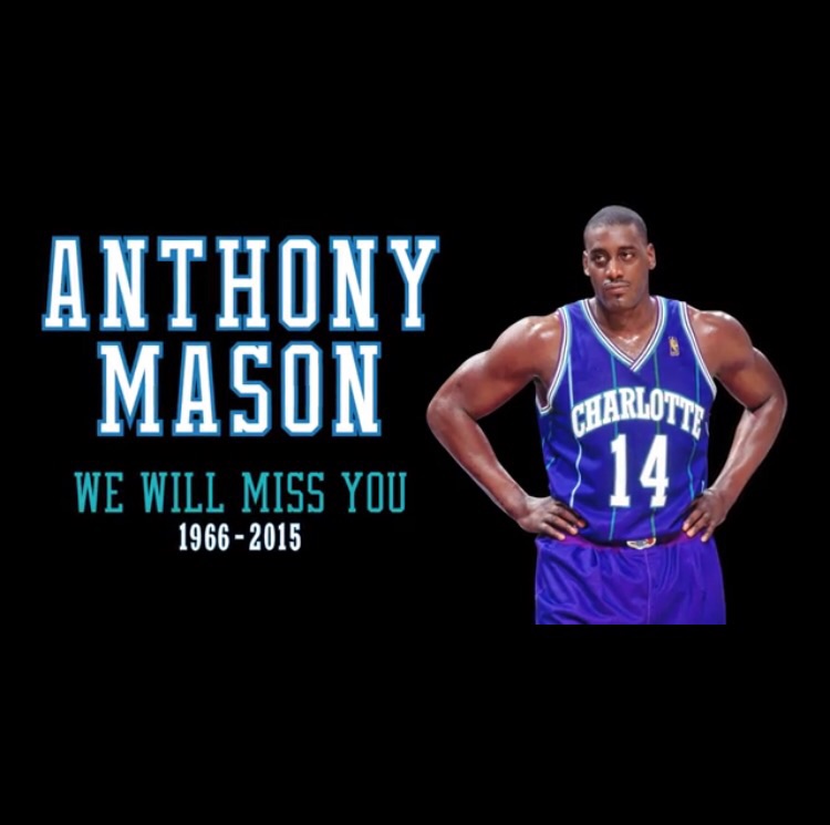 Charlotte Hornets forward Anthony Mason, left, battles for a
